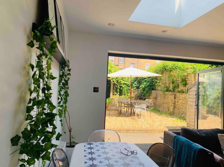 2 Bedrooms With Private Garden Walking Distance To Underground Ideal For Families