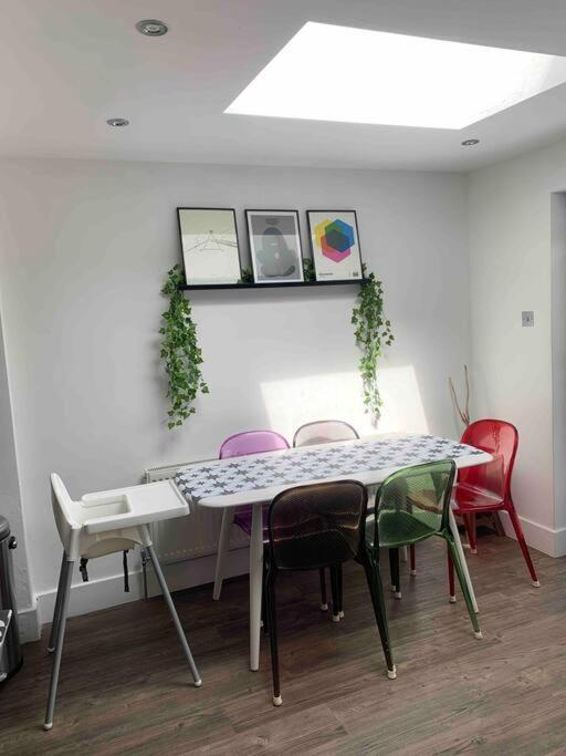 2 Bedrooms With Private Garden Walking Distance To Underground Ideal For Families Apartment
