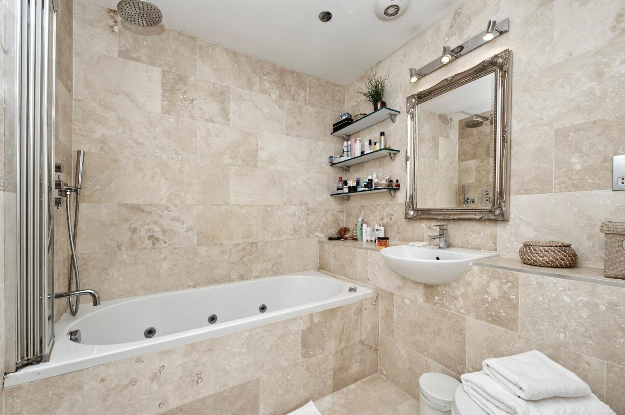 Spacious Pimlico By Underthedoormat * London