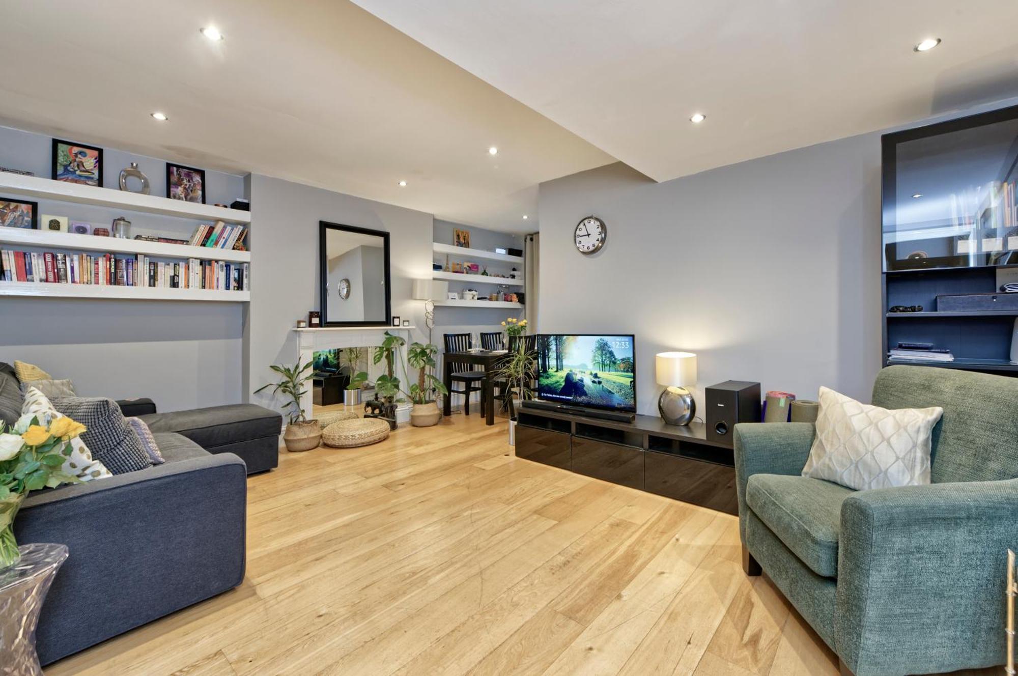 Spacious Pimlico By Underthedoormat