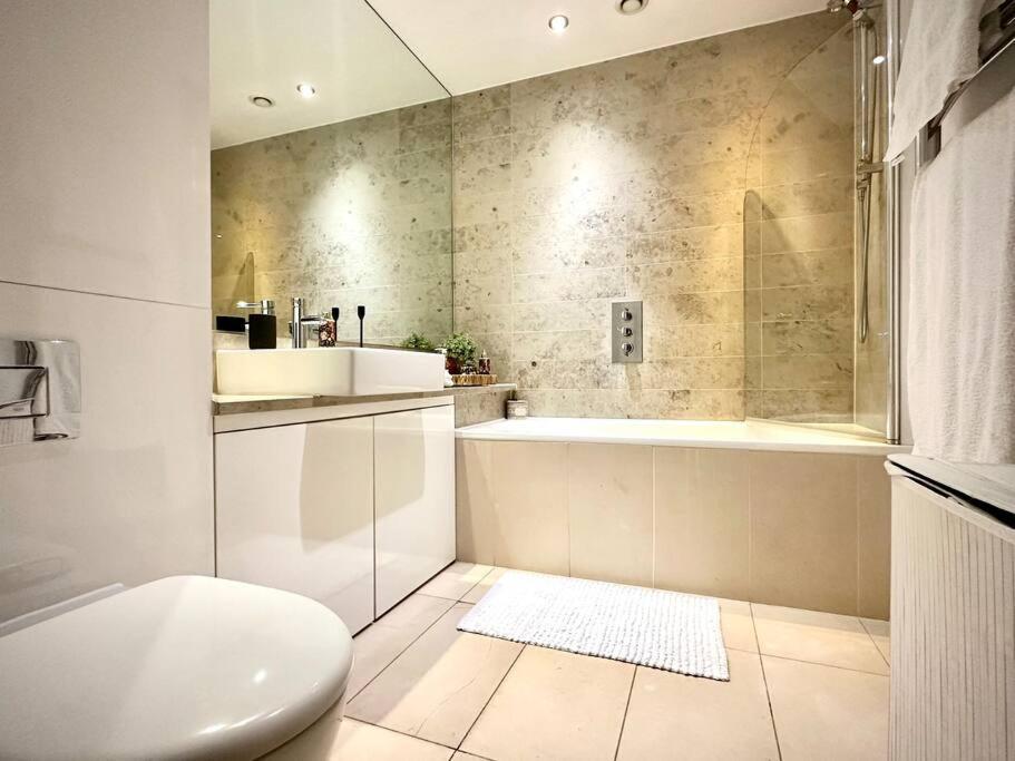 Modern 2 Bedroom In Central Appartement Londen