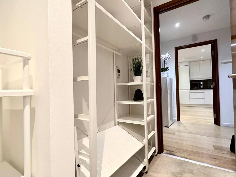 Modern 2 Bedroom In Central * Londen