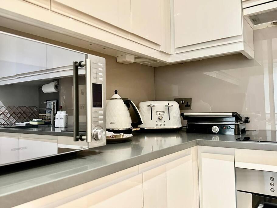Modern 2 Bedroom In Central Appartement Londen