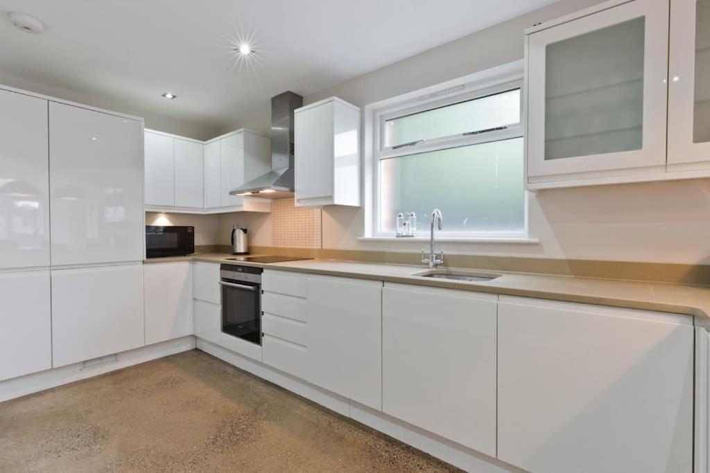 Modern Town House In Barnes, West Сasa de vacaciones *