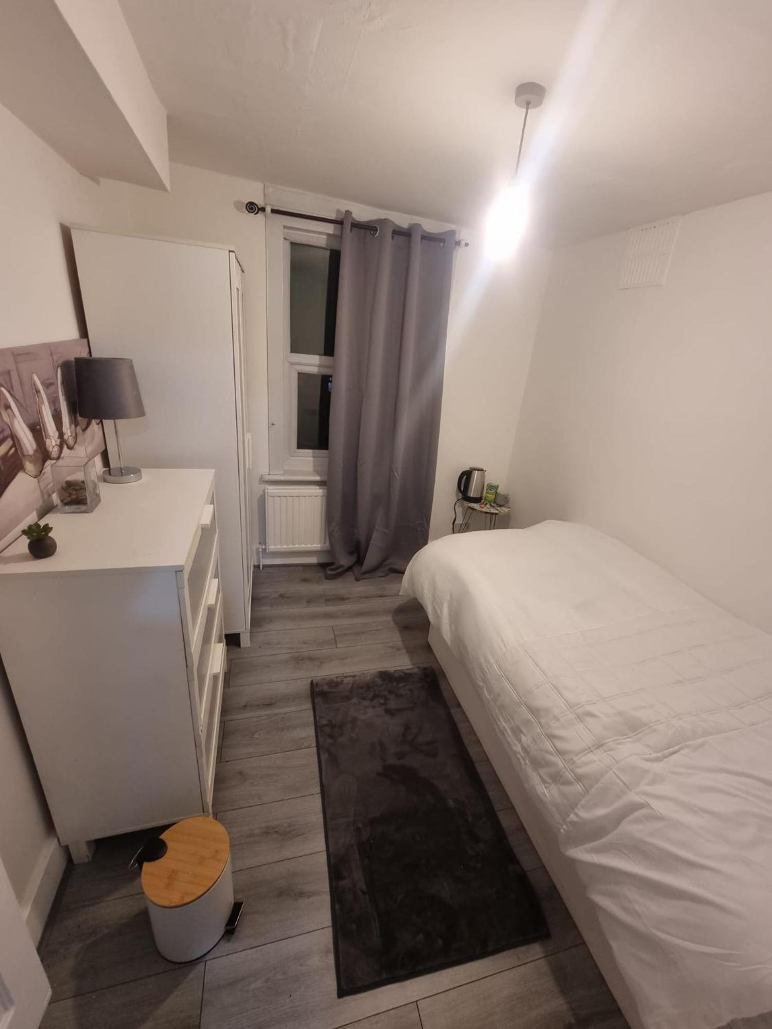 Guest house Cozy 25 Min Liverpool Street