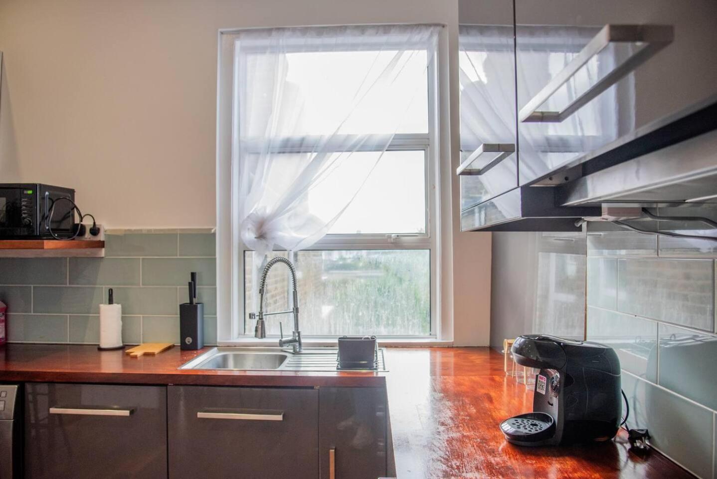 Apartment Charming 3-bed In London