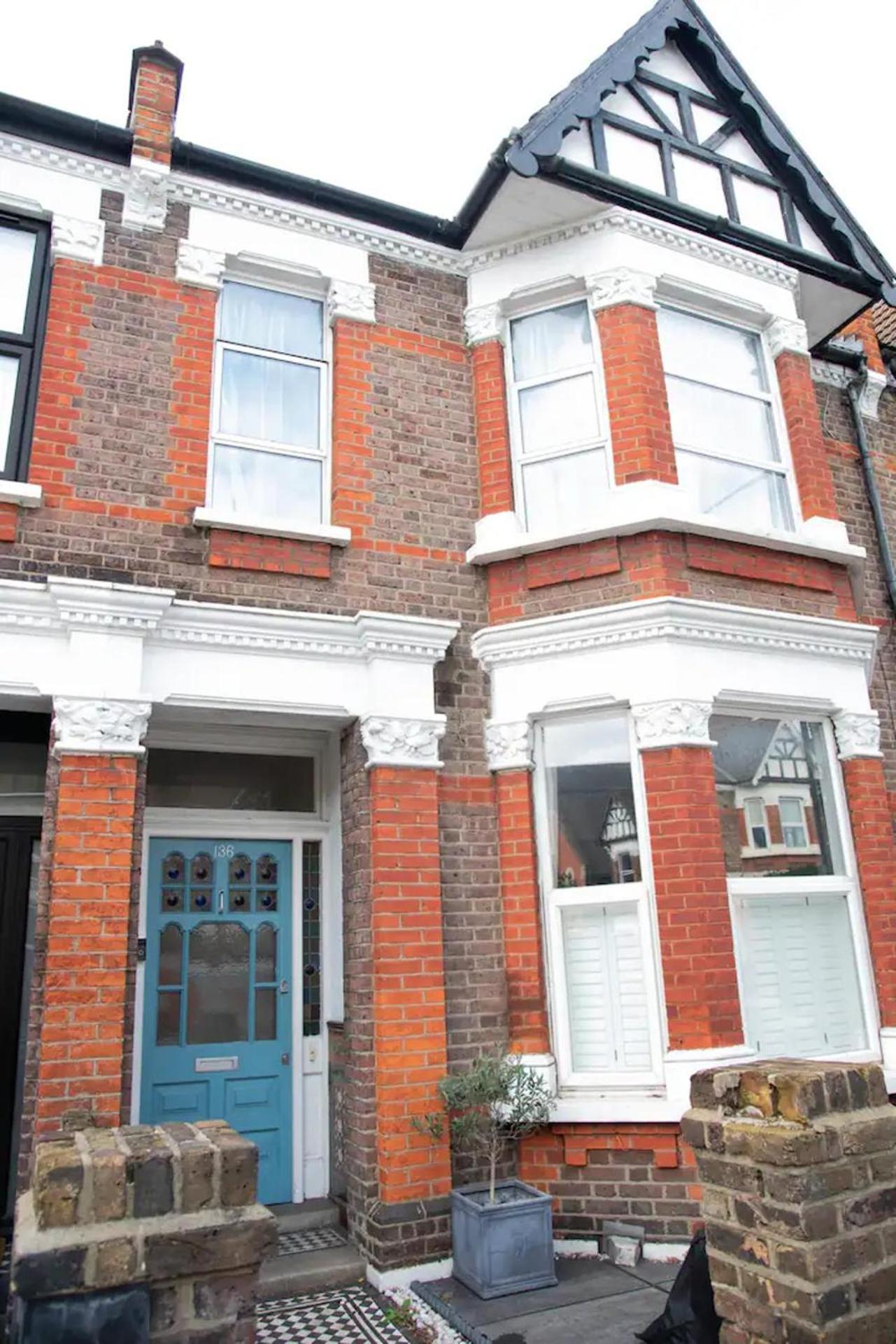 Apartment Charming 3-bed In London