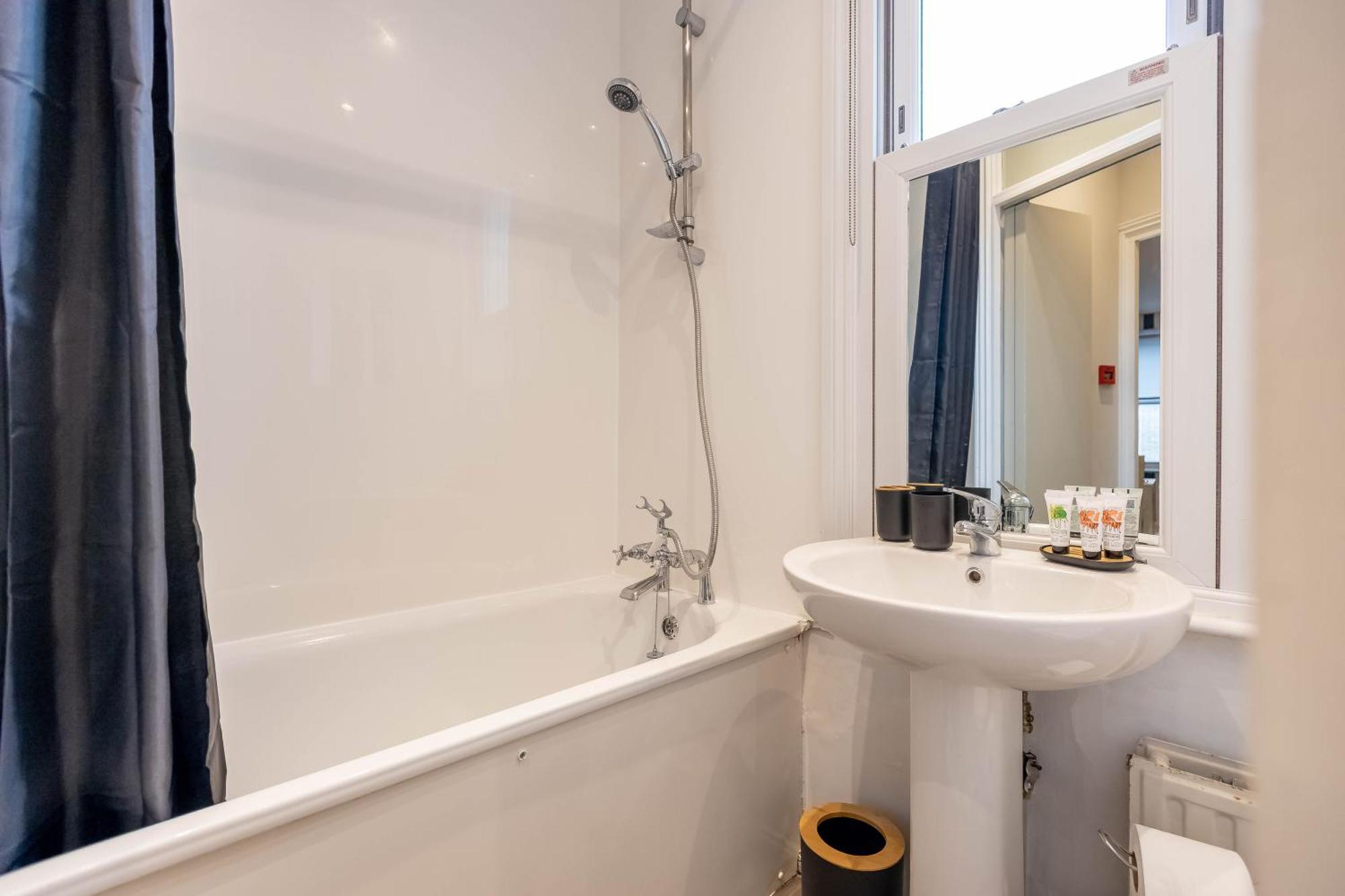 Explore Granary Square Two Bedroom By Belvilla * London
