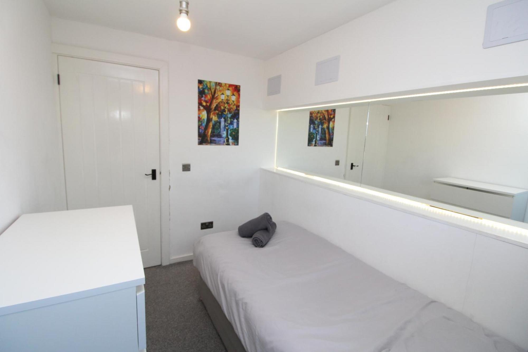 Modern Luxury Flat In Apartment London
