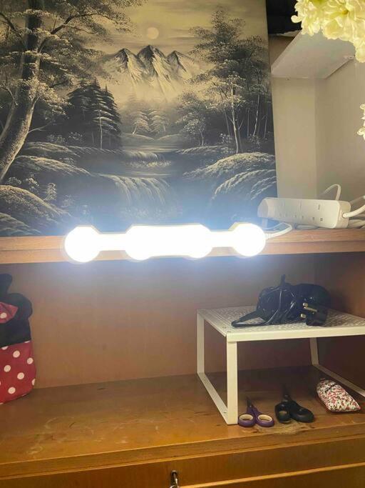 2/4people Archway/holloway * London