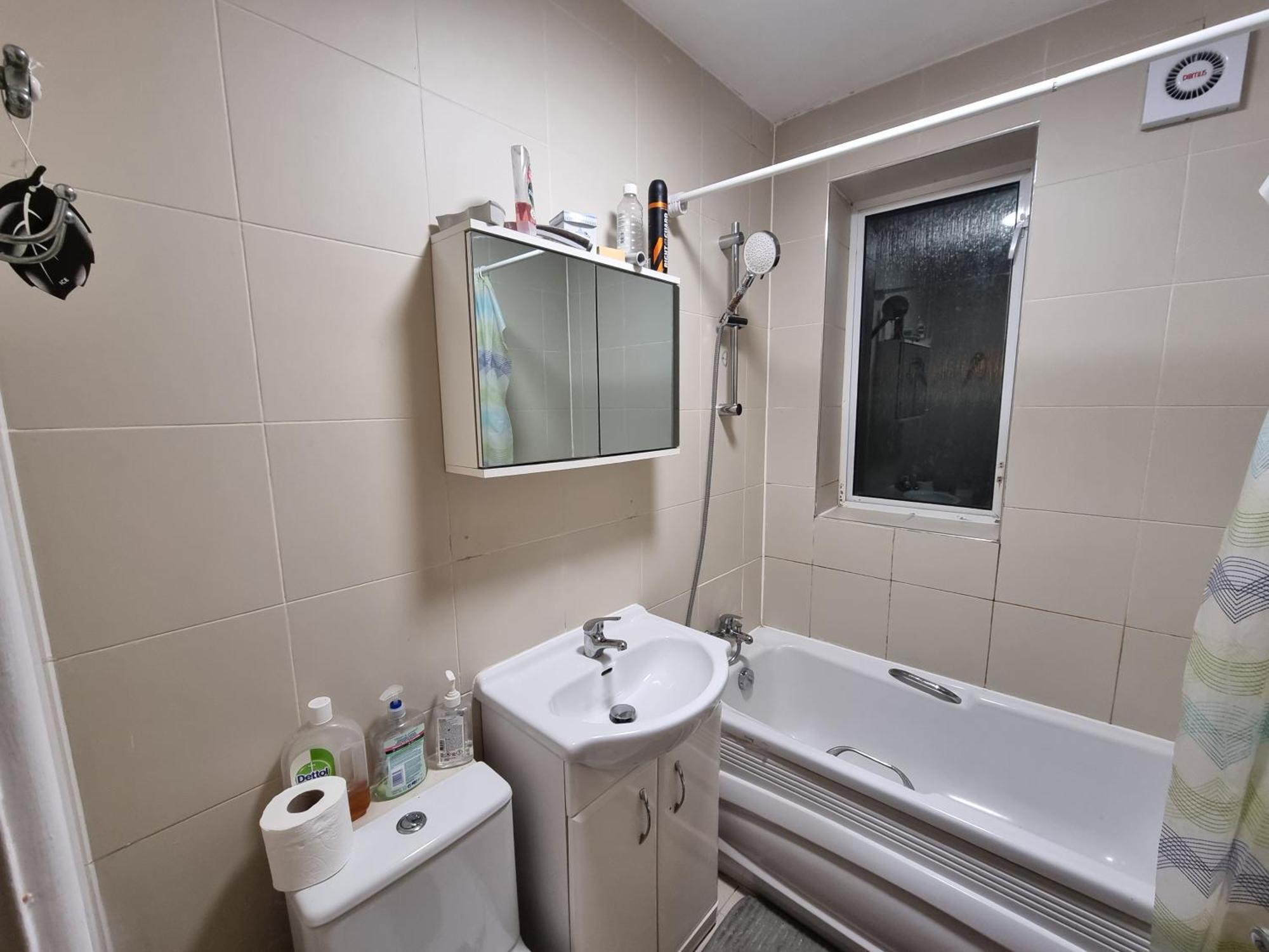 Whole In City Centre Apartment London