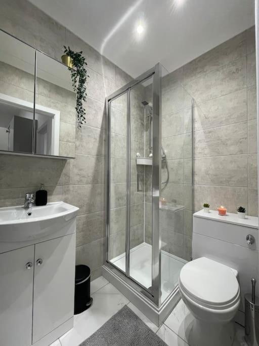 Apartment A Brilliant One Double Bedroom Flat London