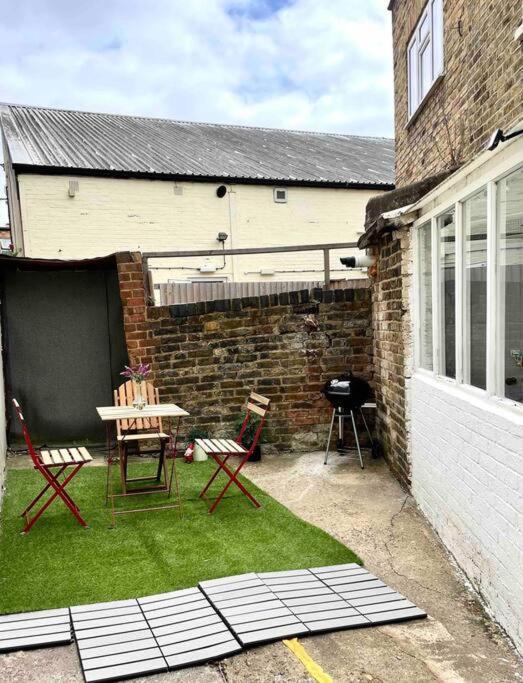 Apartment A Ground Floor Flat With Garden London