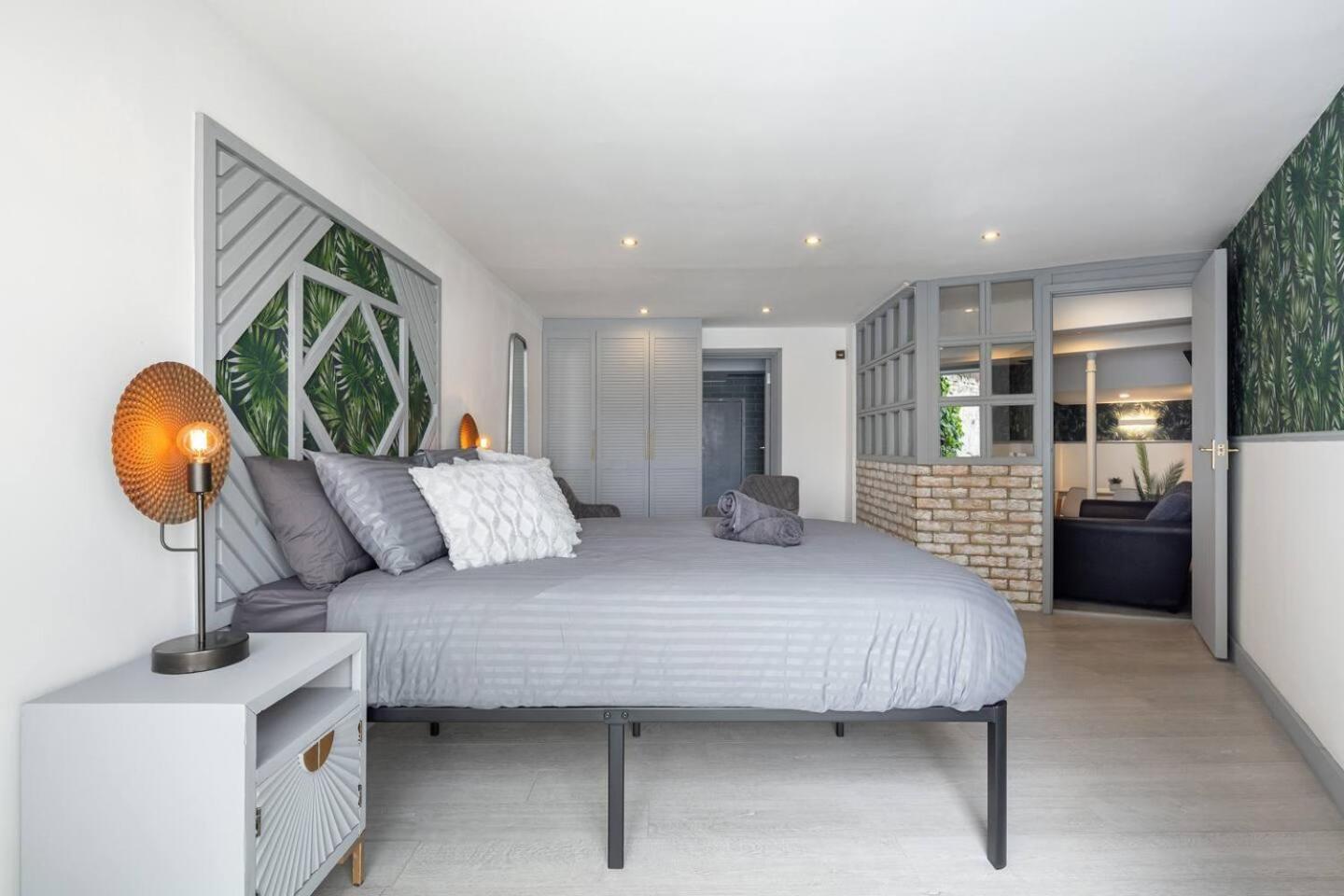 5wjb - Spacious 1 Bed Flat In * London
