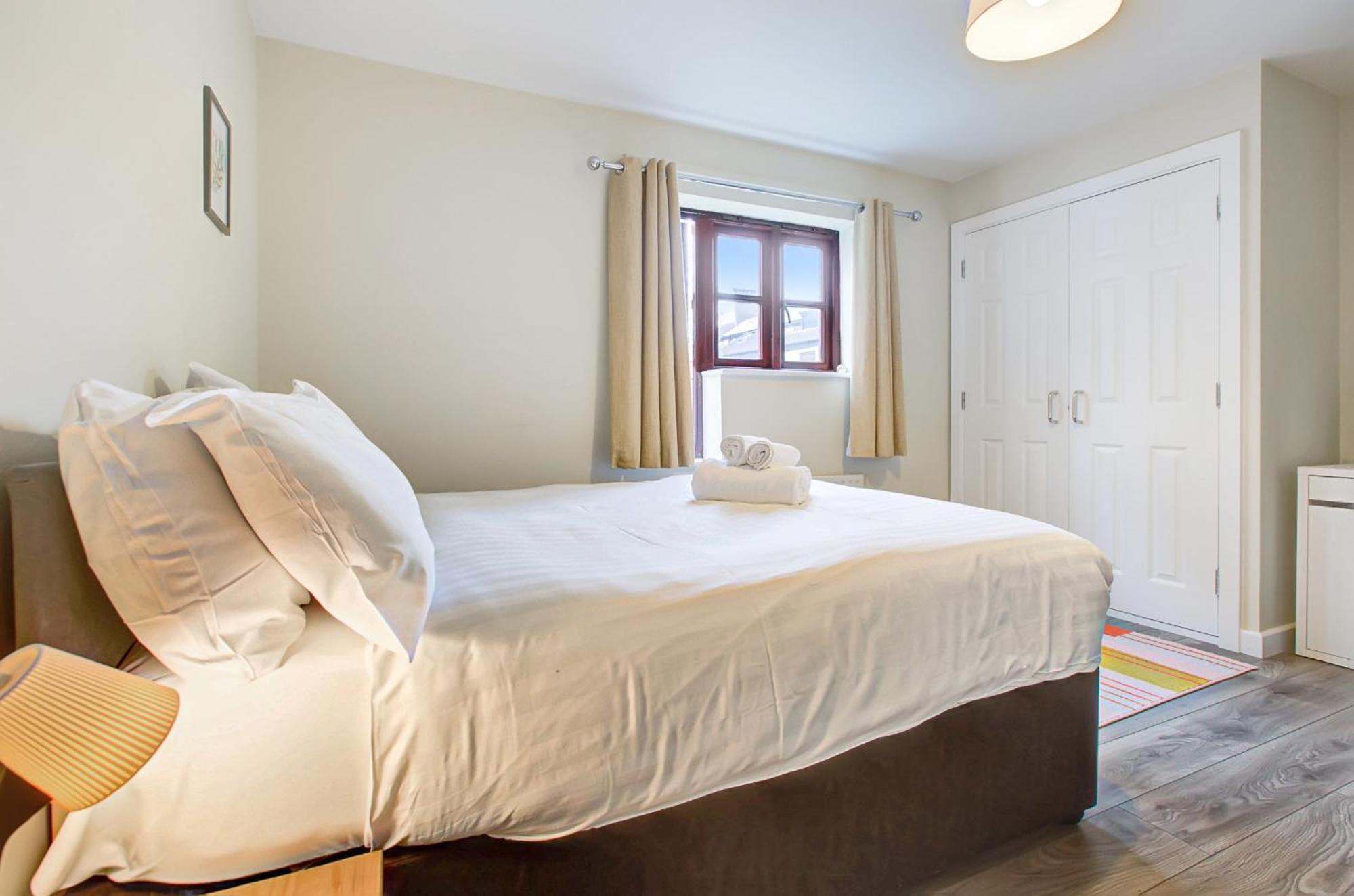 Spacious & Modern 2 Bed Sleeps 5 In Walthamstow Apartment *
