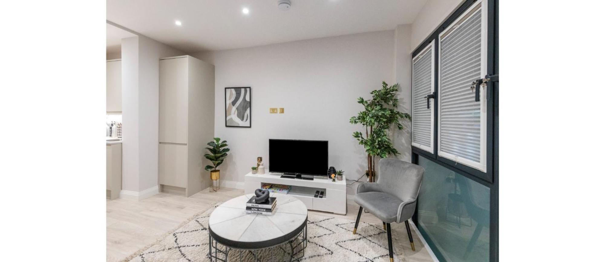 Luxe Minimalist 1-bed Flat : 7 Mins From Station Apartment *