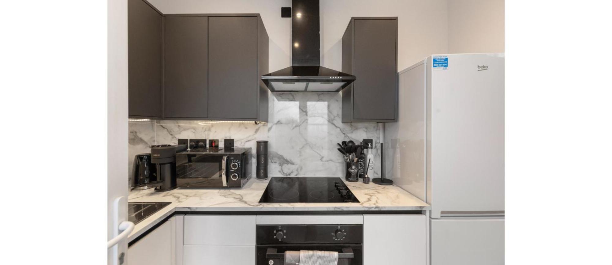 Apartment Bliss In The City: Comfortable 1-bed Retreat *