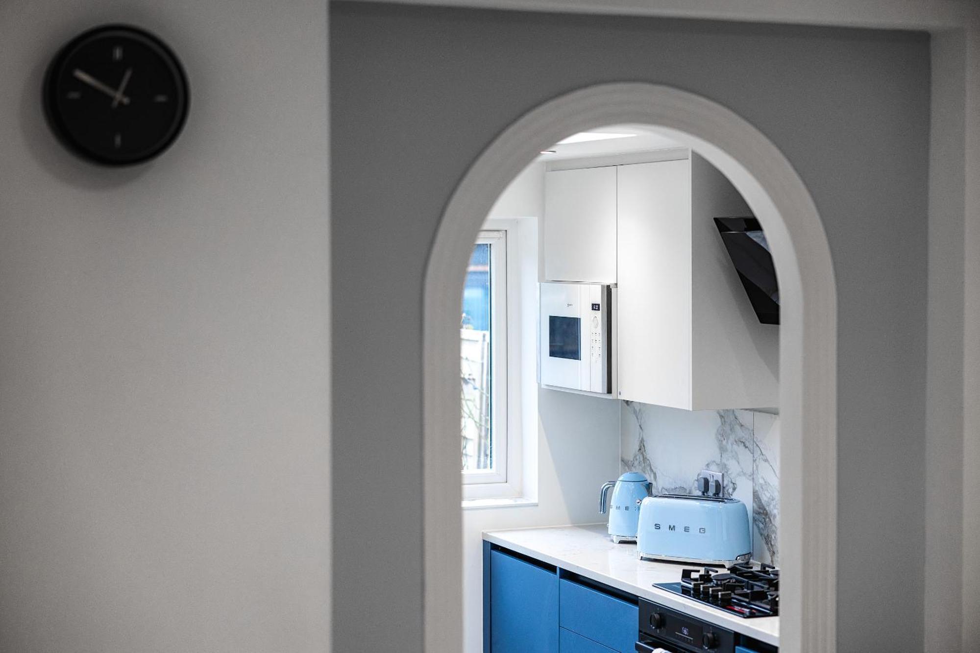 Apartamento Luxurious 2 Bedroom Flat With Parking And Garden, 5 Mins Walk To Train Station And Bus Stop Opposite
