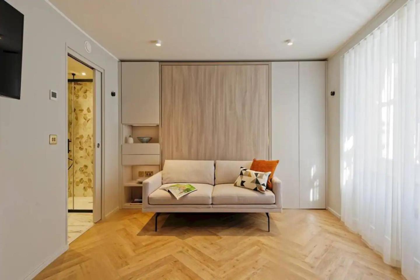 Renovu Premium Homes In Kensington Appartement