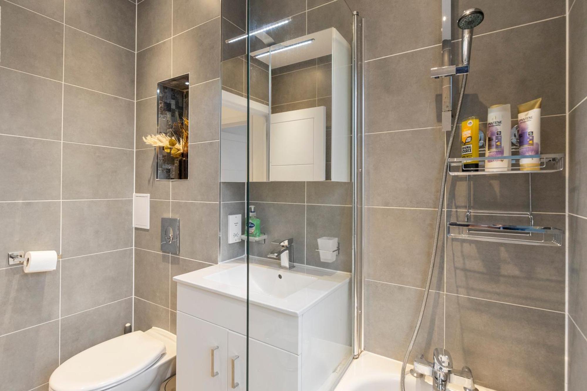 Cosy Retreat In The Heart Of Golders Londres