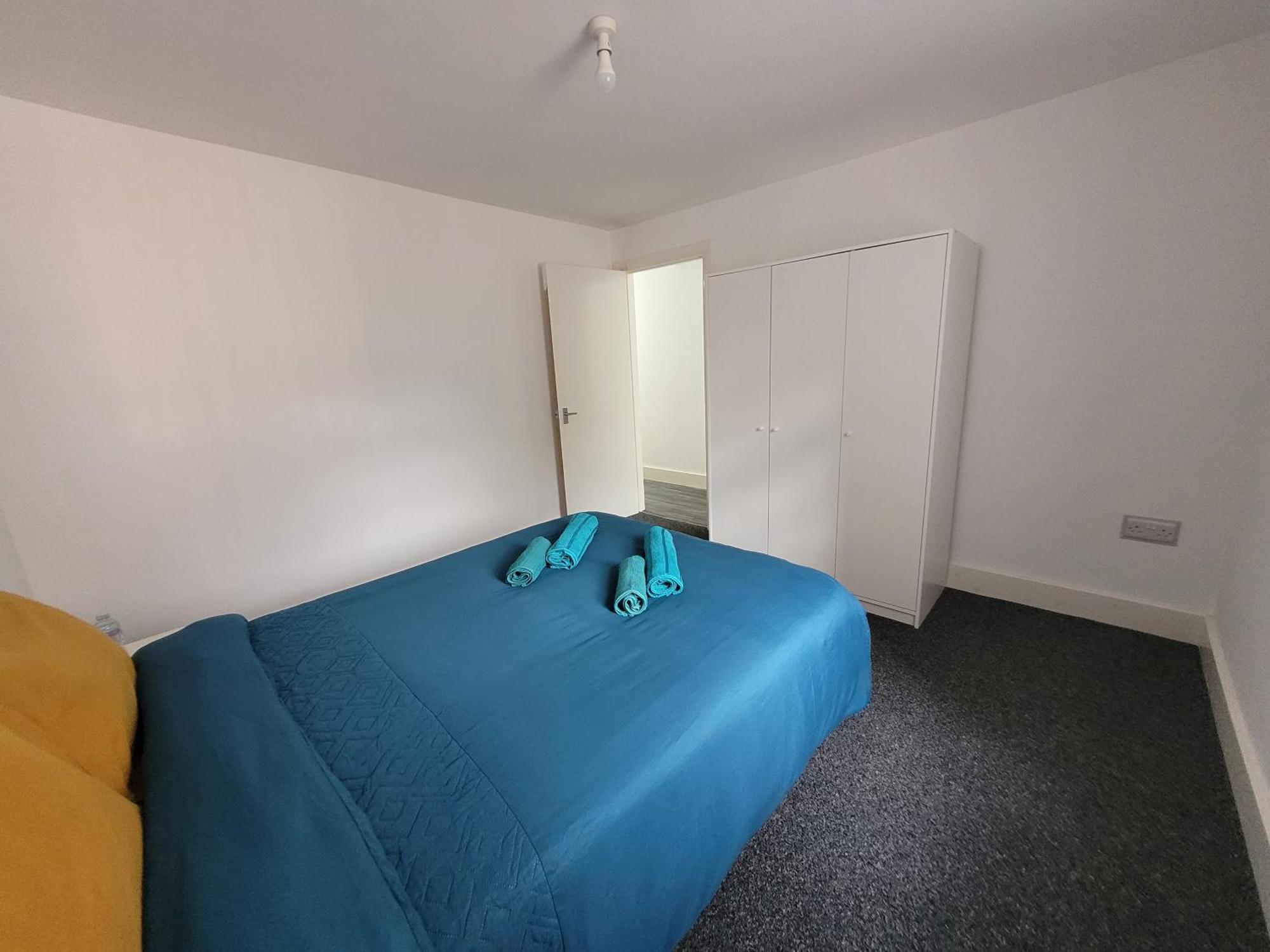 Lovely 2-bed Fully Refurbished House In Сasa de vacaciones