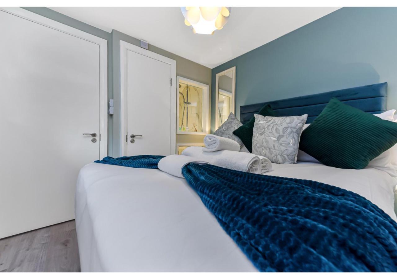 Great 4br House Apartment London