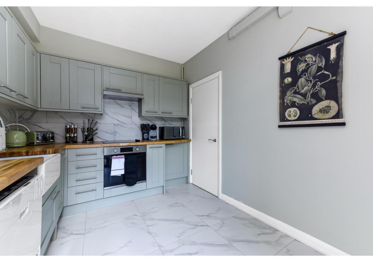 Great 4br House Apartment London
