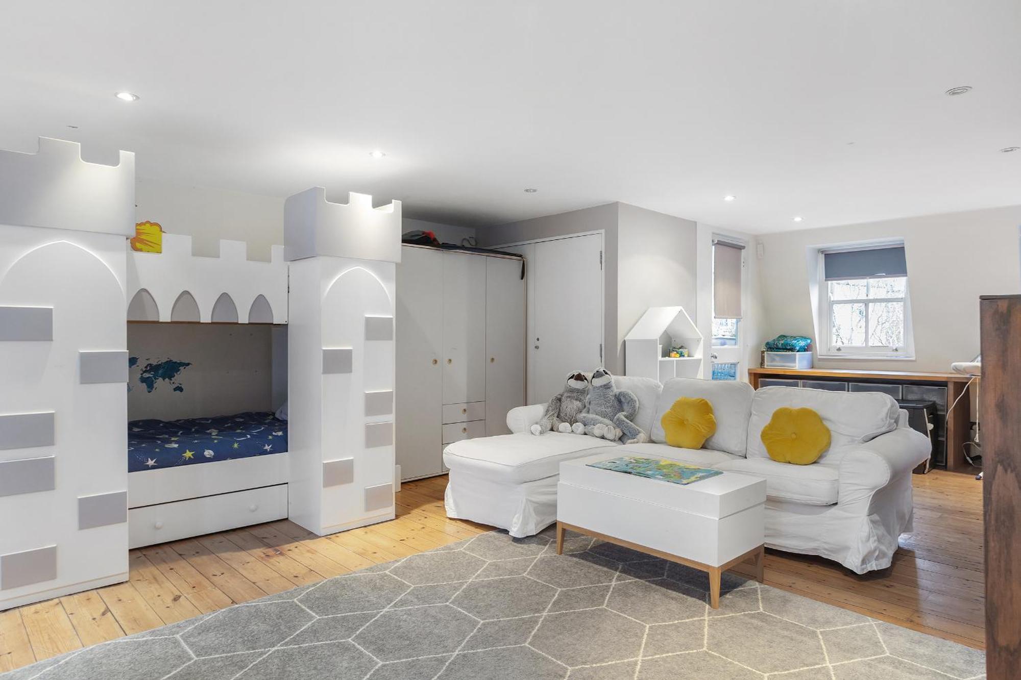 Luxurious In Kensington Apartment *