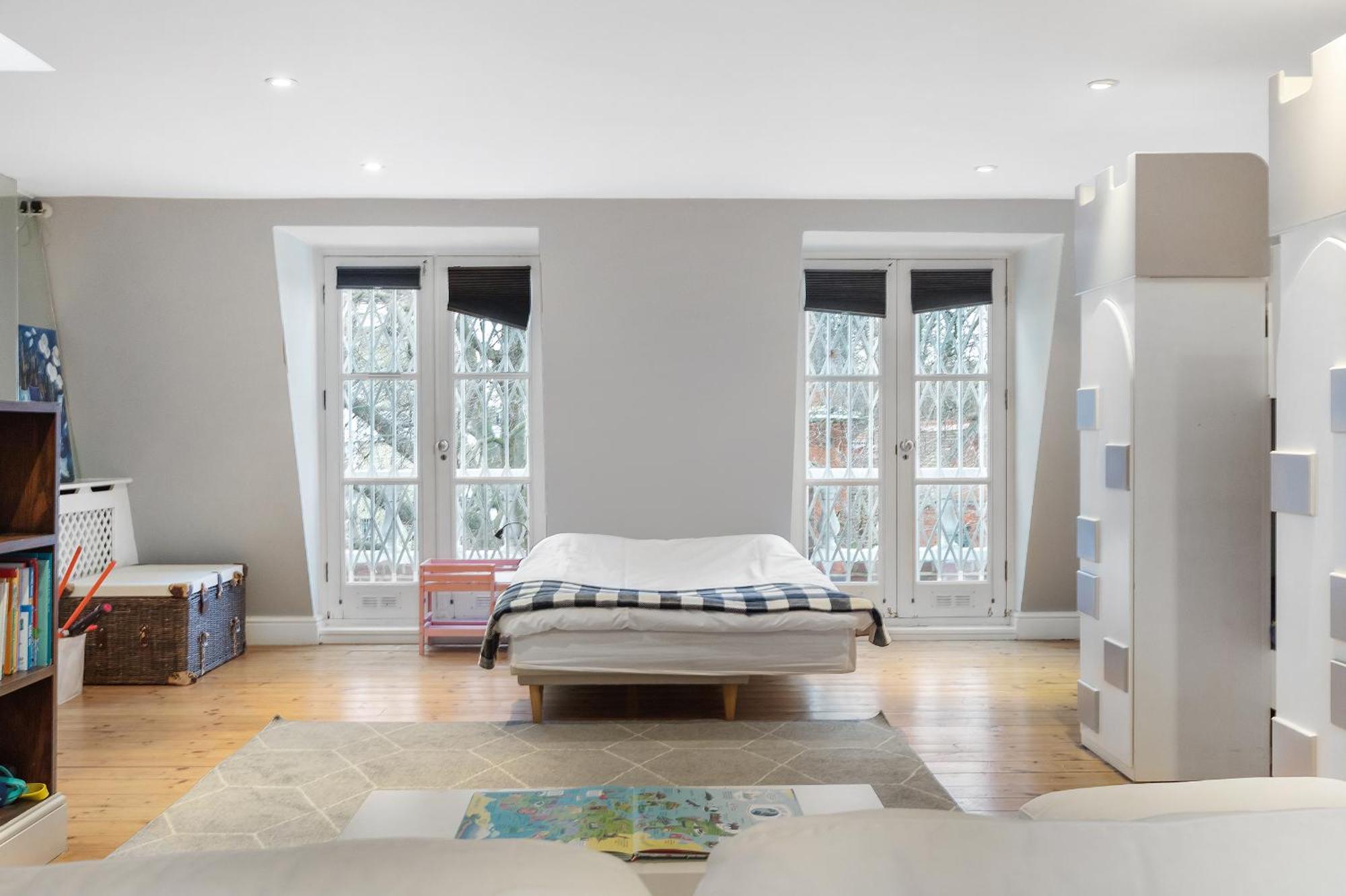Luxurious In Kensington Apartment
