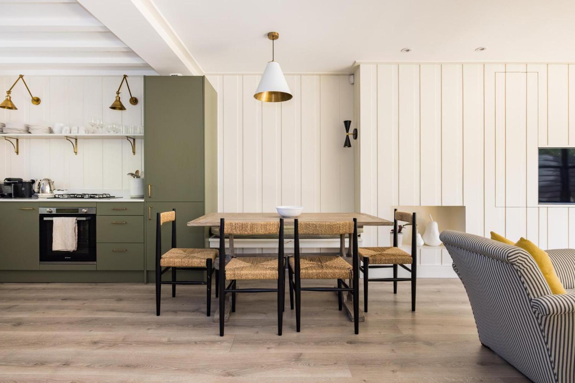 Battersea Set - 3 Bedroom With Garden Apartment