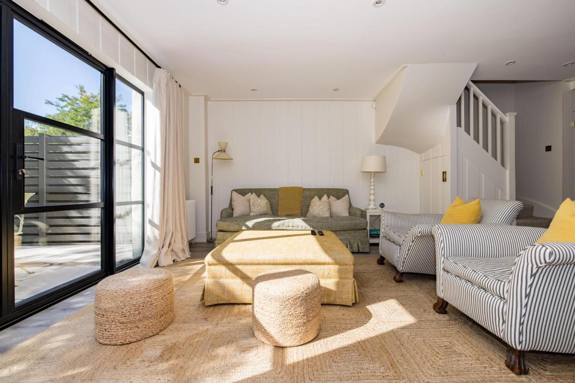 Apartment Battersea Set - 3 Bedroom With Garden London