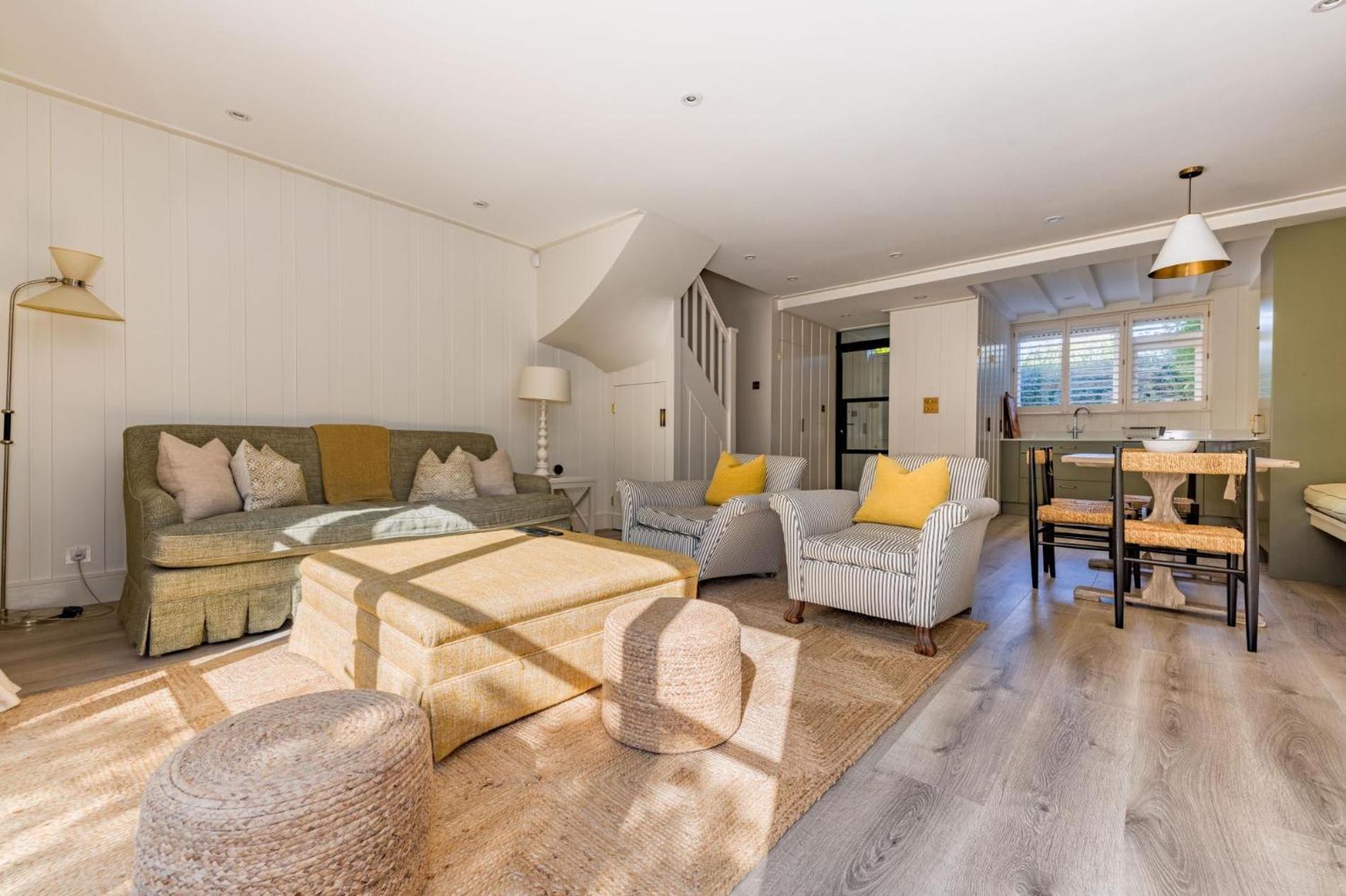 Apartment Battersea Set - 3 Bedroom With Garden