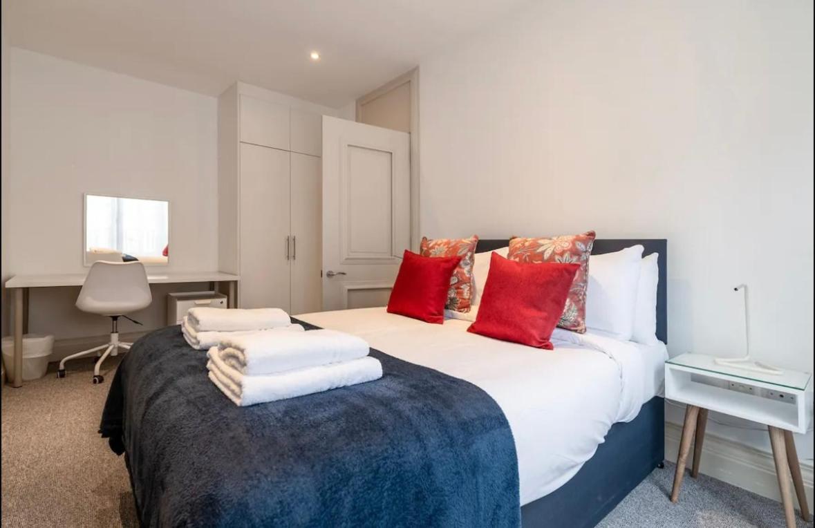 Luxury 2 Bedroom House Near Mayfair - Entire *