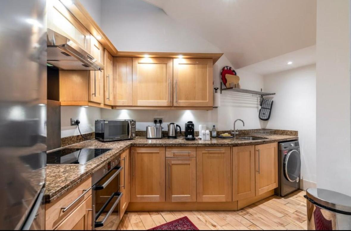 Luxury 2 Bedroom House Near Mayfair - Entire *