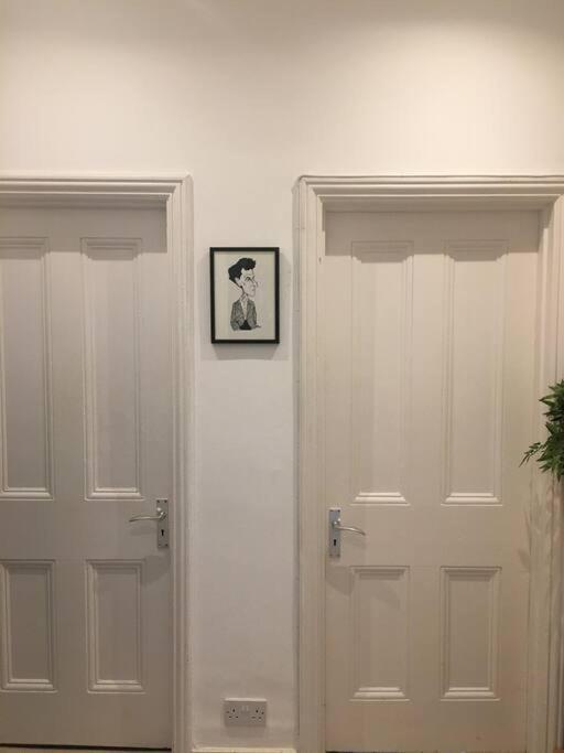 Beautiful 3 Bed In Leafy Hampstead Apartment *
