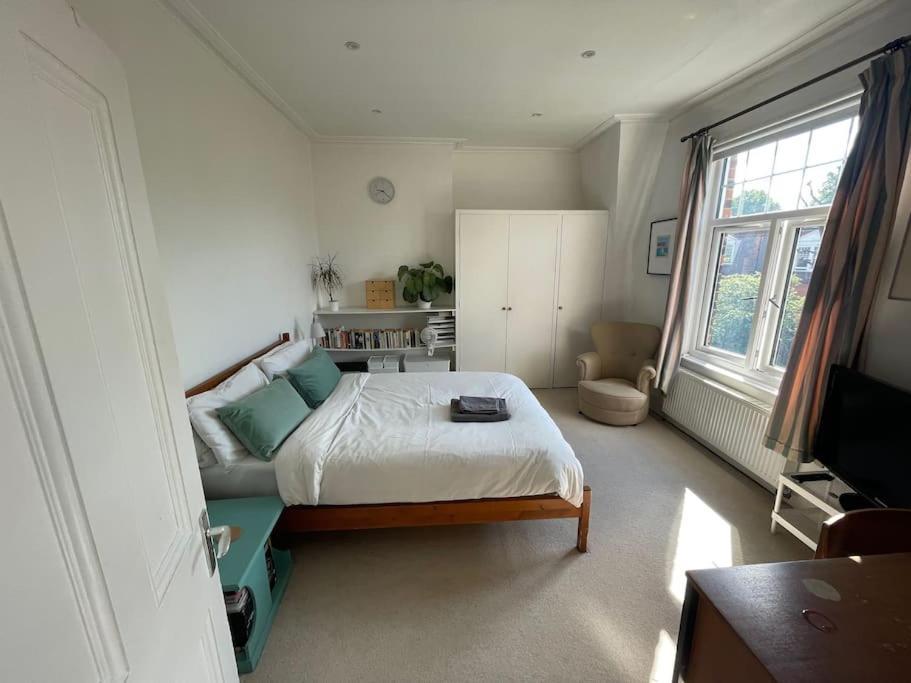 Beautiful 3 Bed In Leafy Hampstead London