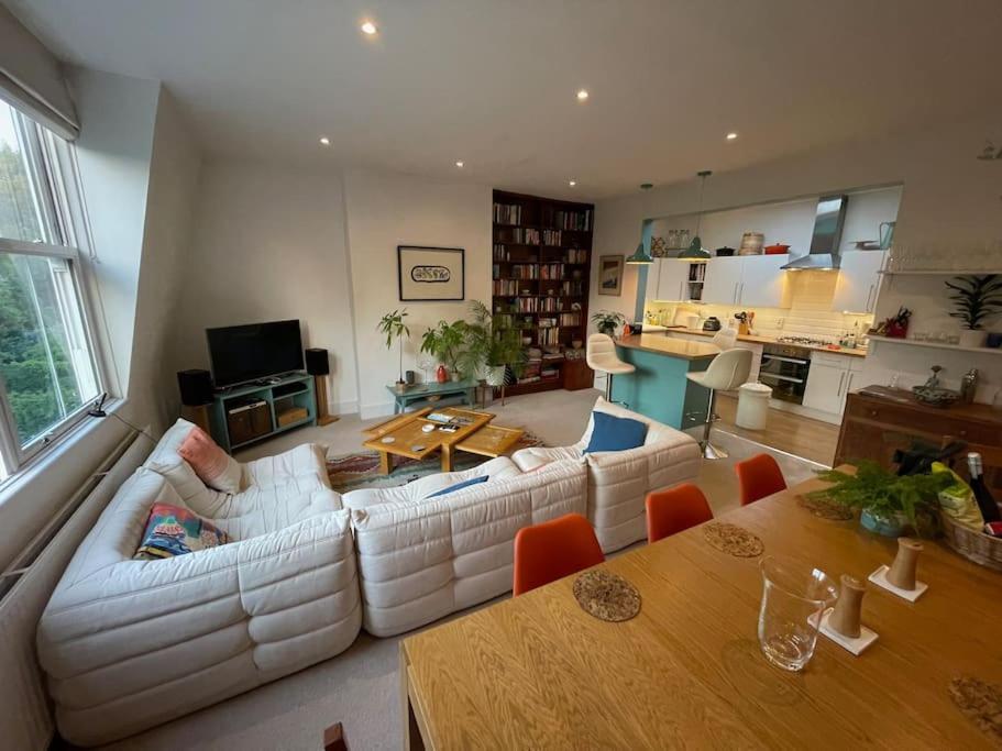 Beautiful 3 Bed In Leafy Hampstead London