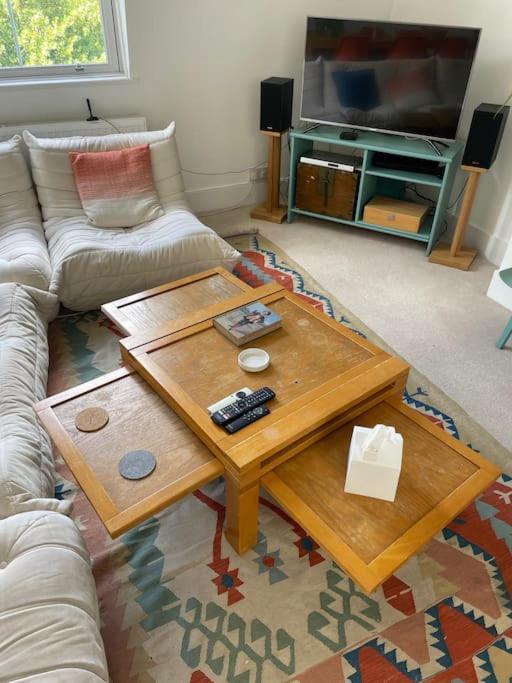 Beautiful 3 Bed In Leafy Hampstead Apartment
