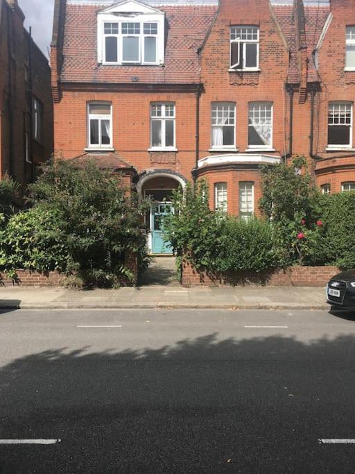 Beautiful 3 Bed In Leafy Hampstead *