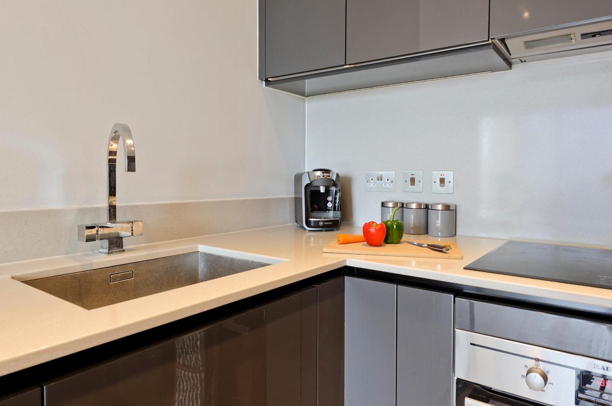 Spacious Flat Near South Bank By Underthedoormat Apartment London