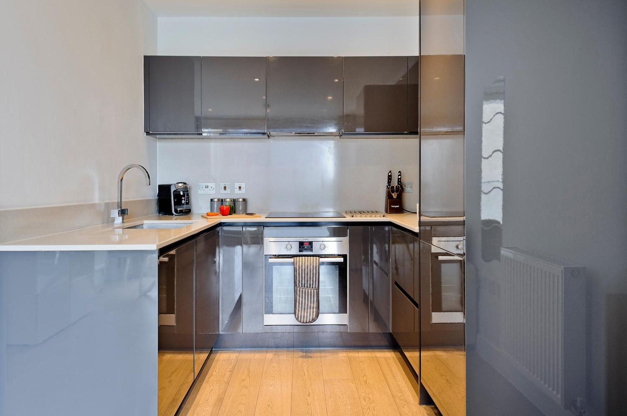 Spacious Flat Near South Bank By Underthedoormat London