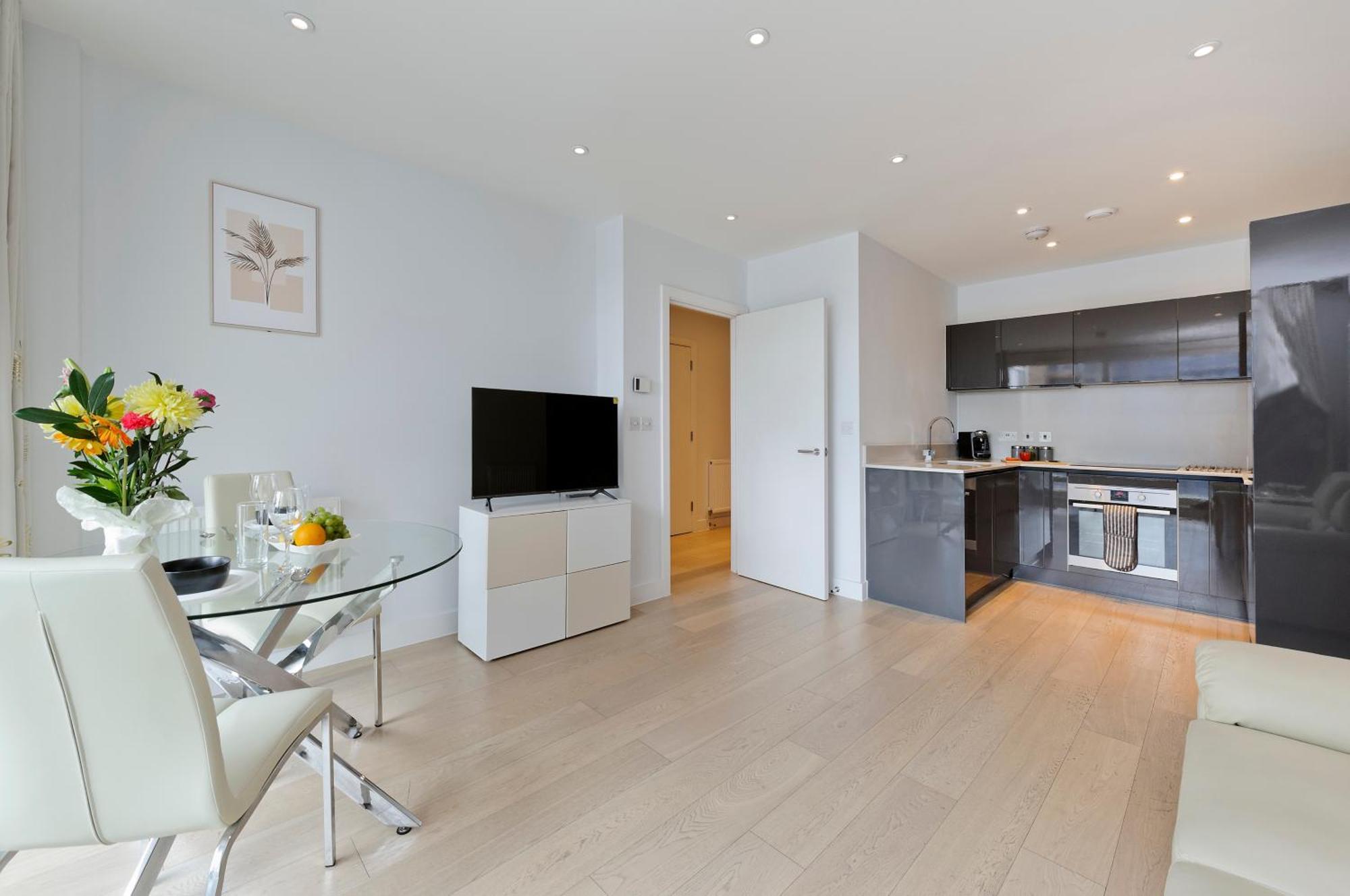 Spacious Flat Near South Bank By Underthedoormat * London