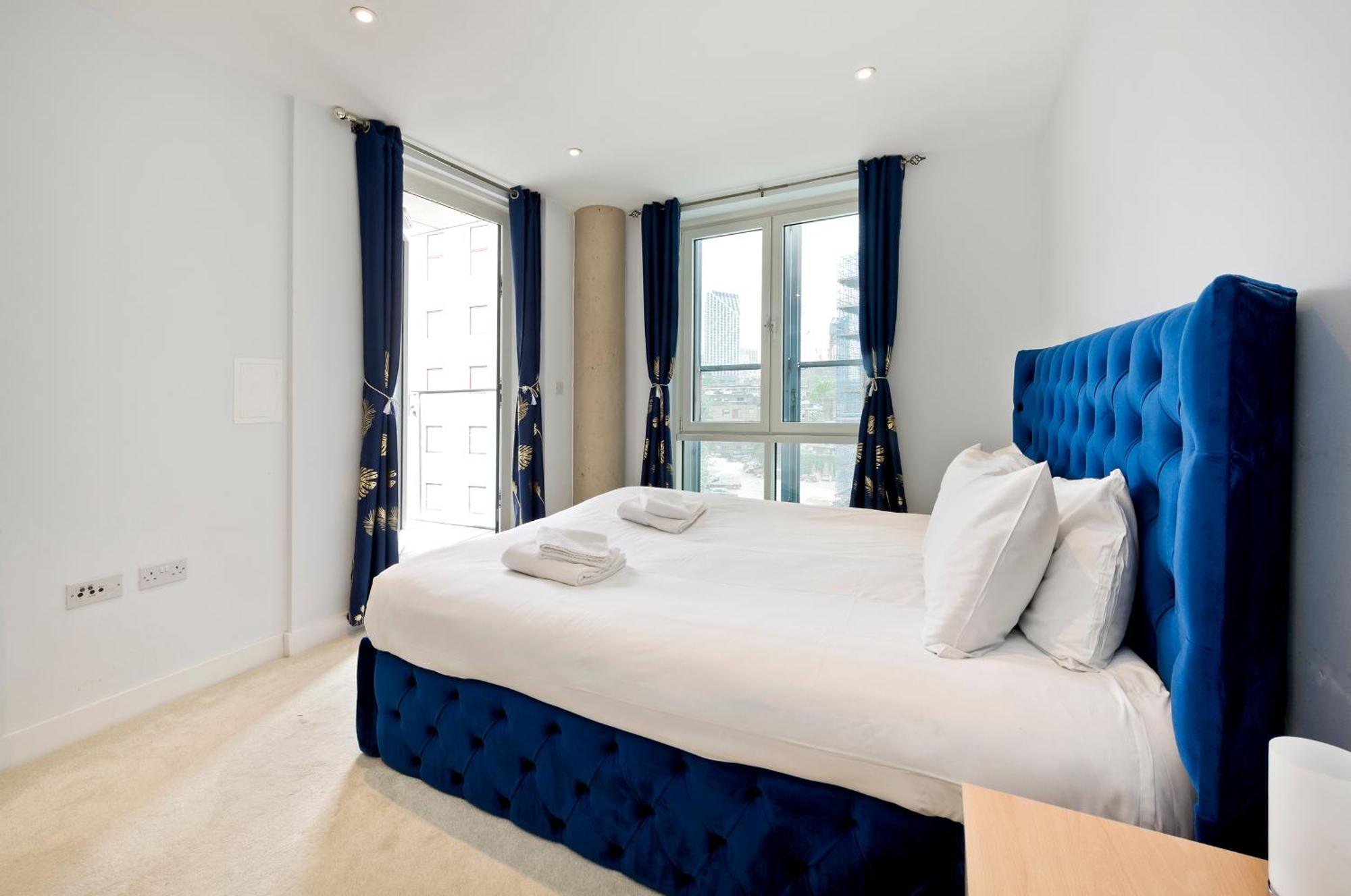 Spacious Flat Near South Bank By Underthedoormat *