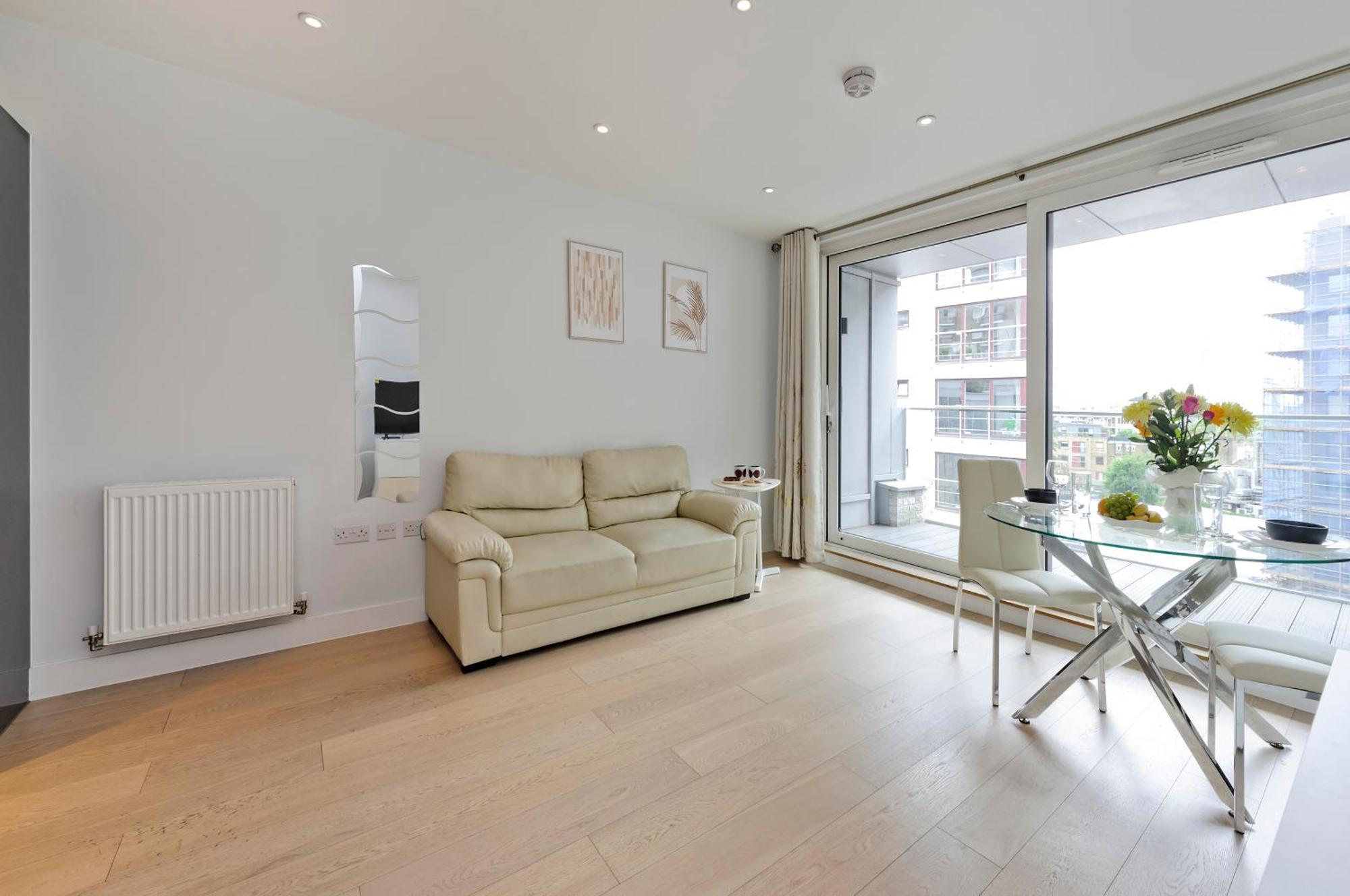 Spacious Flat Near South Bank By Underthedoormat *