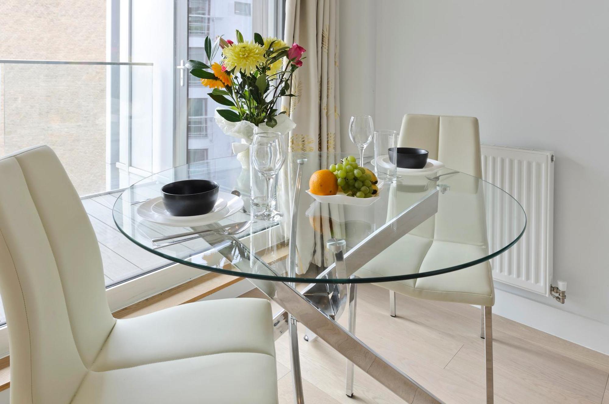 Spacious Flat Near South Bank By Underthedoormat *