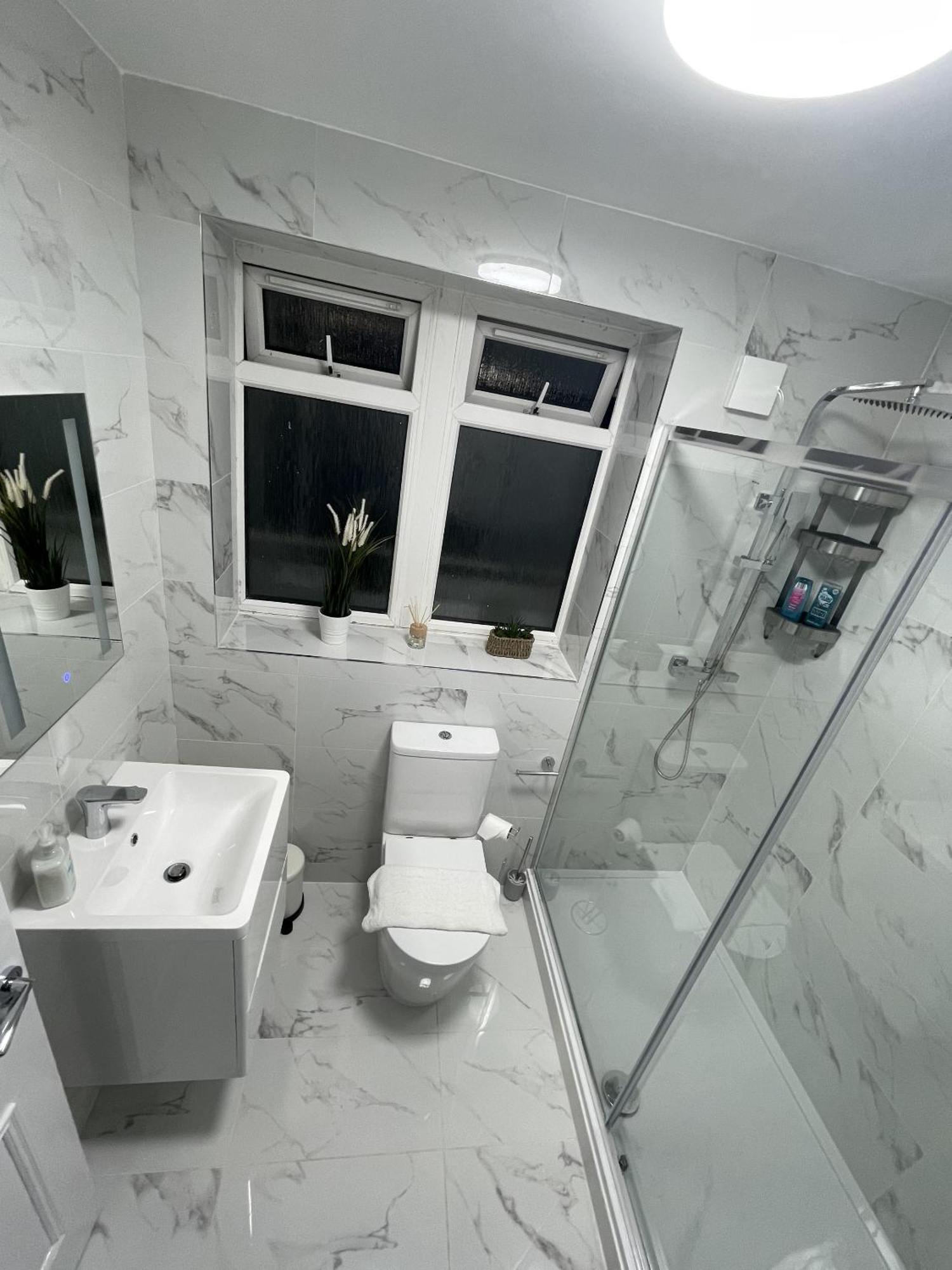 Deluxe - Next To Kings Cross - Eurostar & Euston Station Apartment *