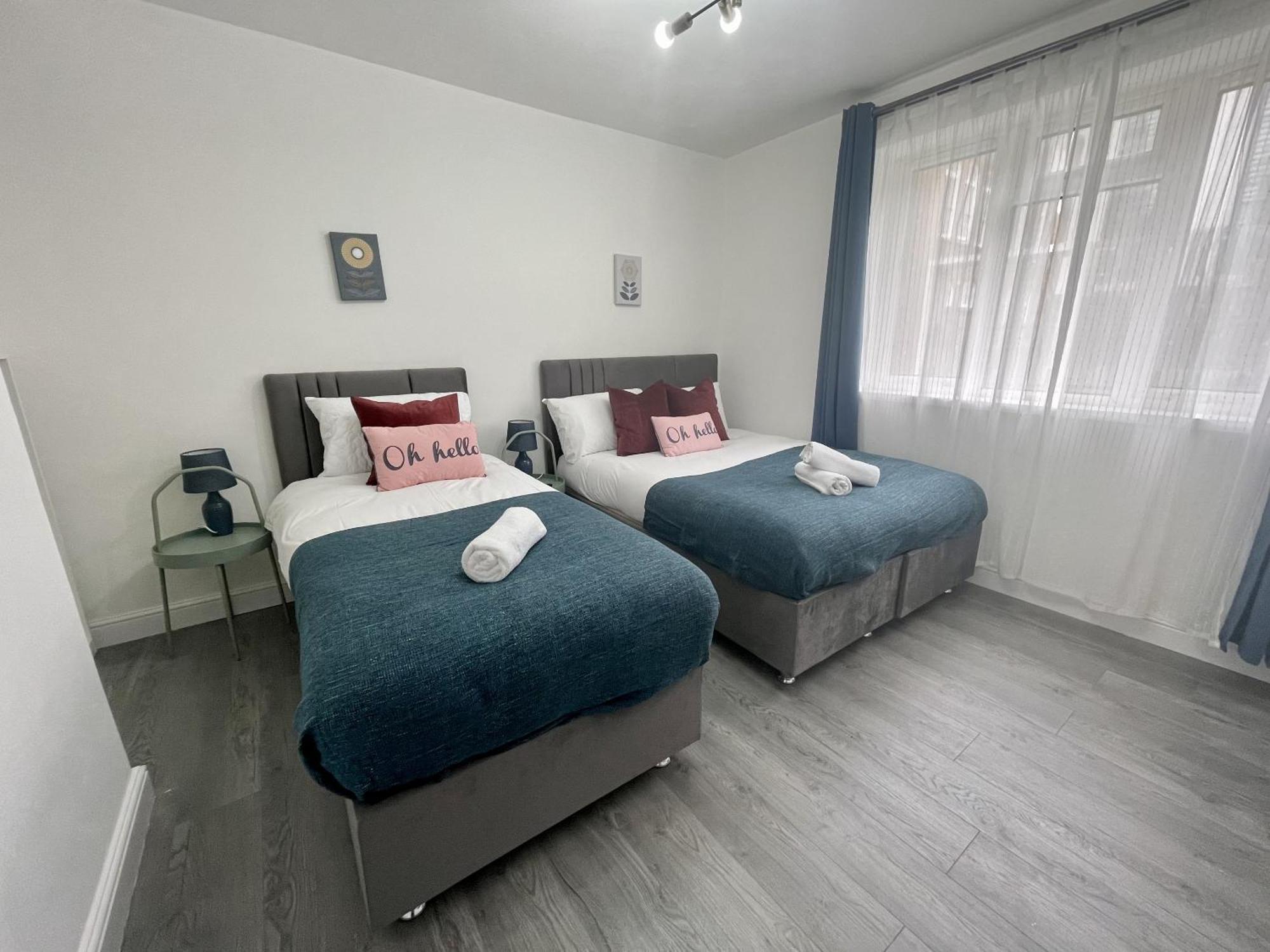 Deluxe - Next To Kings Cross - Eurostar & Euston Station Apartment London