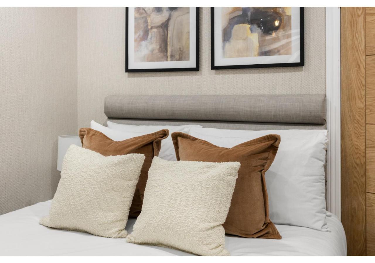 Apartment Conveniently Situated - Luxuriously Furnished! *