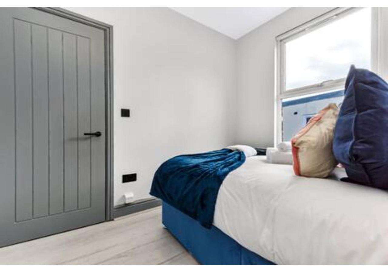 Three Bedroom - Perfect For Large Groups London