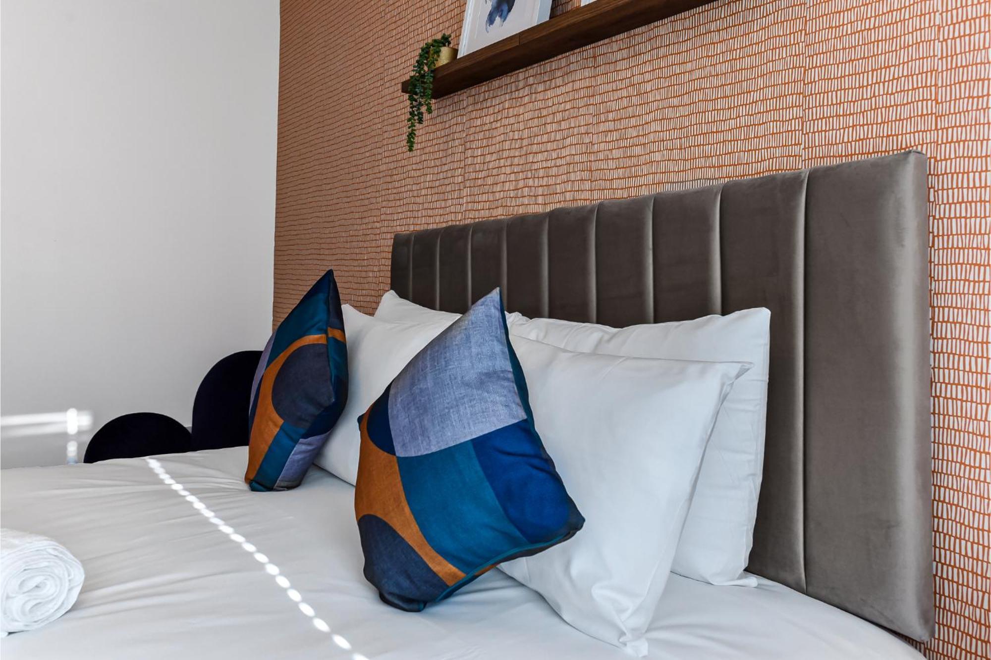 Charming And Modern 2 Bedroom Flat Apartment *